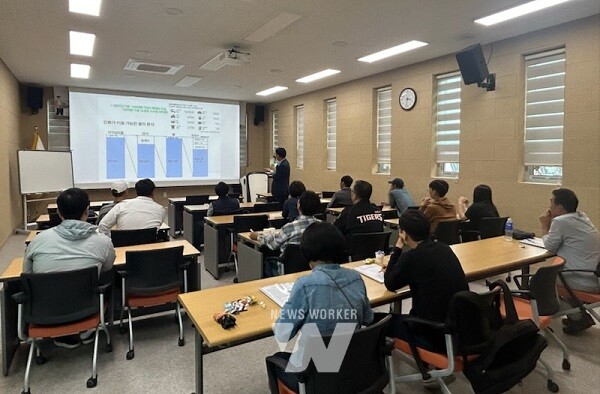 진도군농업기술센터(소장 김상득)는 지난 17일, ‘신규농업인 기초 영농기술 교육’ 개강식을 열고 신규농업인 20명과 함께 본격적인 교육을 시작했다