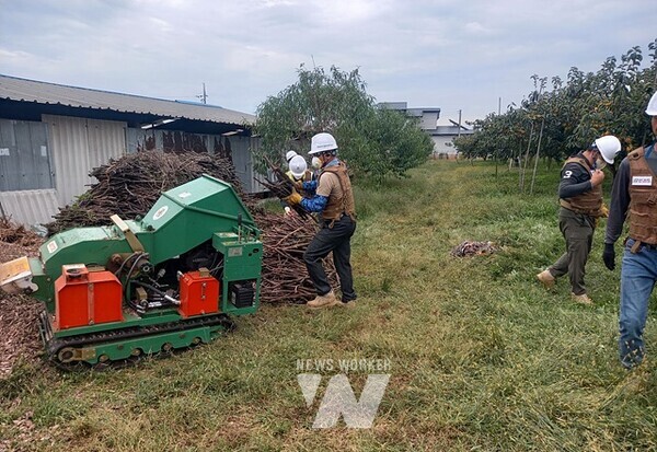 전라남도 나주시는 지난 21일 영농부산물 안전처리를 위한 하반기 영농부산물 파쇄지원단 발대식을 갖고 운영을 재개한다. (사진설명-나주시)