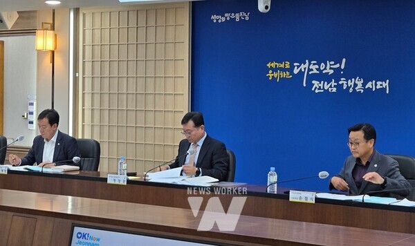 전라남도는 24일 도청 서재필실에서 2025년 4월 전남에서 개최되는 2025 전국생활체육대축전 제1차 집행부 준비상황보고회를 열었다.