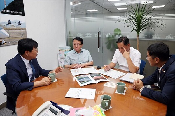 왼쪽부터 김성장흥군수 문금주 국회의원