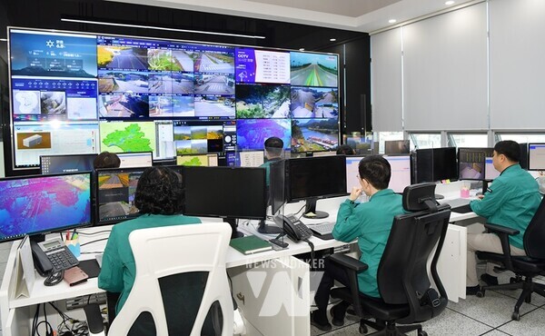 전남 담양군(군수 이병노)은 군민의 생명과 재산을 보호하기 위해 지난해 9월부터 CCTV 통합관제센터를 24시간 근무 체계로 운영하고 있다