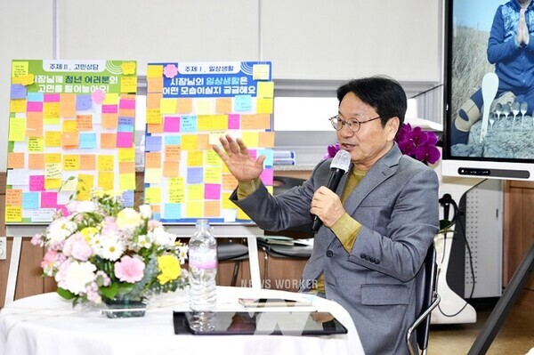 강기정 광주광역시장이 25일 오후 조선간호대학교 학생들과 '청춘이 묻고 시장이 답하다'를 주제로 대화하고 있다. /광주광역시 제공