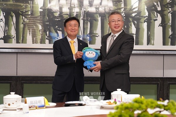 정기명 여수시장과 자오바오깡 웨이하이 부시장