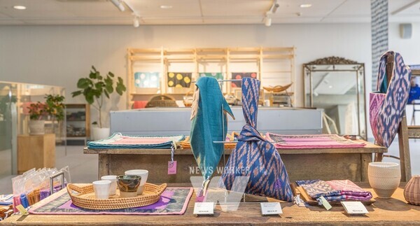 국립아시아문화전당재단(사장 김선옥·이하‘ACC재단’)은 태국 치앙마이의 전통 공예를 현대적으로 해석한 상품과 대표 기관들을 소개하는 ‘두들락(DO! DLAC) 치앙마이 2024’쇼케이스를 오는 12월까지 ACC 문화상품점에서 개최한다