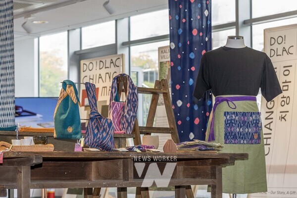 국립아시아문화전당재단(사장 김선옥·이하‘ACC재단’)은 태국 치앙마이의 전통 공예를 현대적으로 해석한 상품과 대표 기관들을 소개하는 ‘두들락(DO! DLAC) 치앙마이 2024’쇼케이스를 오는 12월까지 ACC 문화상품점에서 개최한다