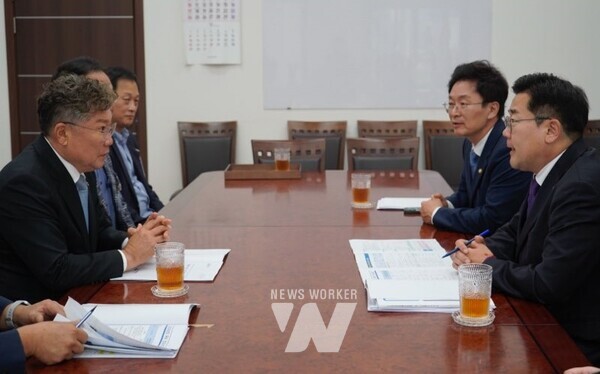 장세일 영광군수는 29일 국회를 방문해 영광 발전을 위한 5대 핵심과제와 주요 현안사업에 대한 예산 확보 활동에 총력을 기울였다.