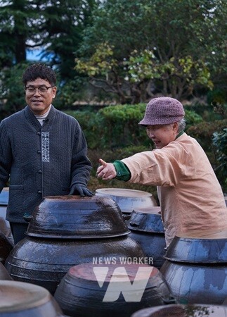 한안자 명인(우) 임대웅 전수자(좌)