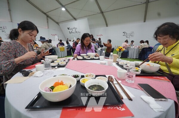 해남미남축제 미남다이닝해남미남축제 2023(스토리푸드100선)한안자 명인(우) 임대웅 전수자(좌)해남미남축제 미식스토리관 운영