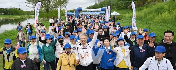 광주시 서구(구청장 김이강)가 오는 2일 영산강 일대에서 주민들과 함께 5.2km의 기적을 만드는 ‘제3회 함께 서구, 오~잇길 걷기대회’를 개최한다