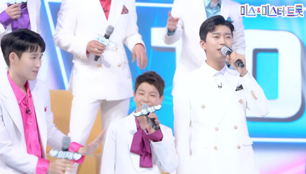 정동원, 임영웅의 화음 파트 [사진=미스 앤 미스터 트롯]