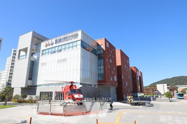 광주광역시빛고을국민안전체험관은 노후 광주소방 1호 헬기(BK117B-2)를 활용한 전시‧체험시설을 1층 야외광장에 마련, 11월부터 전시‧운영한다.