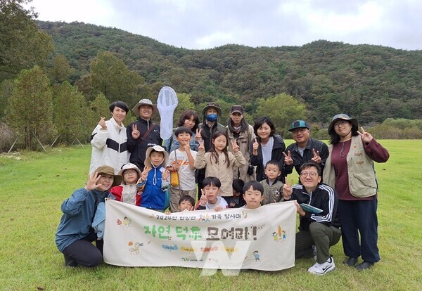 곡성군미래교육재단에서는 관내‧외 가족을 대상으로 숲 생태 특화 주말강좌를 진행해 곡성군의 가을 숲을 홍보하고 있다.