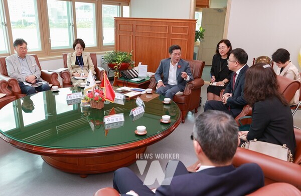 광양시는 자매결연 20주년을 맞아 오는 5일부터 8일까지 정인화 광양시장을 단장으로 한 민‧관‧경제 대표단 22명이 중국 선전시를 우호 방문할 계획이다.