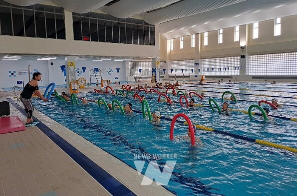 붙임1 아쿠아로빅 강습 프로그램 운영 모습