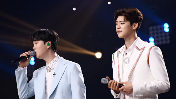 가수 송민준과 박지현의 '빗속을 둘이서' 무대 중에서 [사진=미스 앤 미스터 트롯]