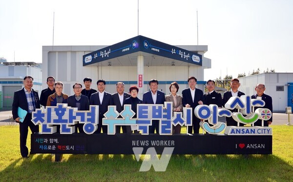 광양시의회 의원들과 광양시 관계부서 공무원들이 지난달 29일부터 이틀간 수소 시범도시 전북 완주군과 경기도 안산시 수소사업 현장을 견학했다