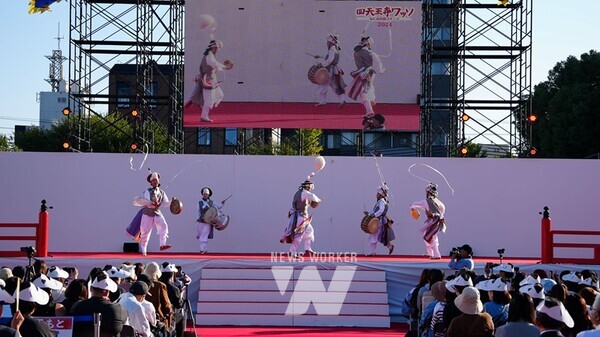 전라남도가 지난 3일까지 이틀간 일본 나라현과 오사카시에서 열린 한일우호증진 문화축제에서 전남의 전통문화·관광을 알리는 등 한일 간 우호 증진 활동을 펼쳤다.
