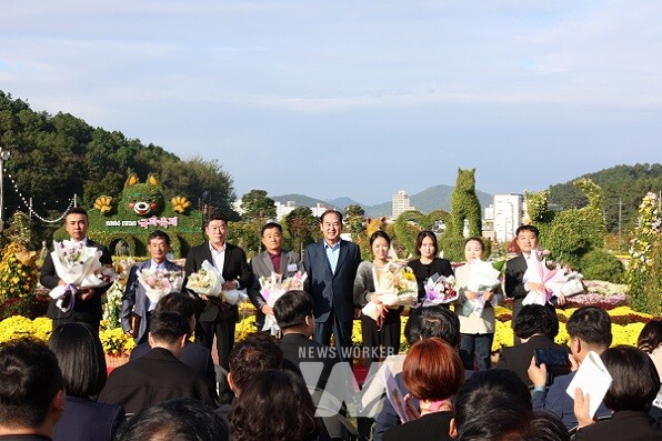 진도군, 국화 향기와 함께 11월 정례 조회 개최