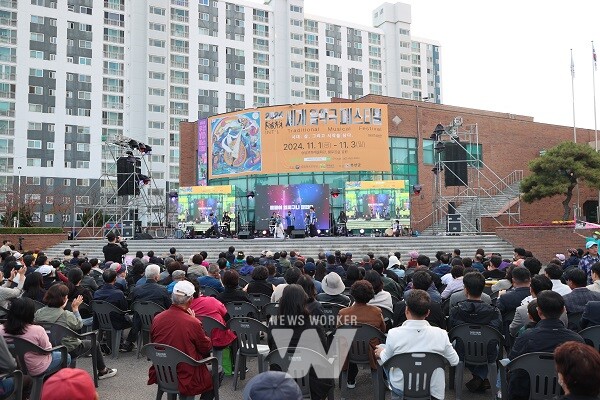 2024 세계음악극 페스티벌 공연(야외무대)