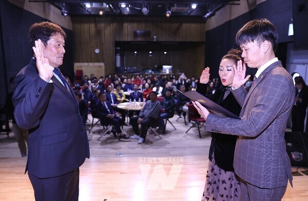 제1회 강진군 소상공인의 날 기념행사가 음악창작소에서 열렸다.