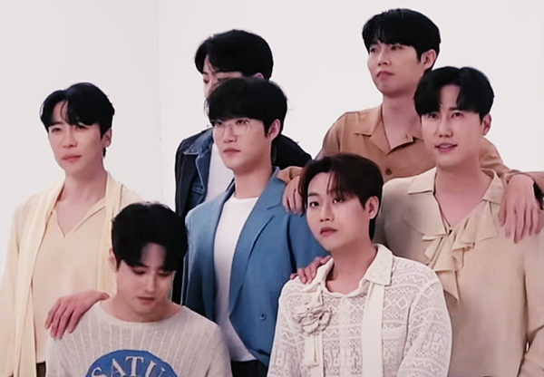 손태진, 신성, 민수현, 박민수, 공훈, 에녹과 함께 '약속'을 선보인 김중연 [사진=원더케이 공식 유튜브]