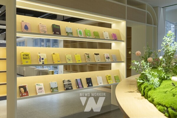 광주시 동구(청장 임택)는 구립도서관인 책정원을 이용하는 주민들의 편의를 높이기 위해 야간 업무 서비스 범위를 확대, 11월부터 시행한다