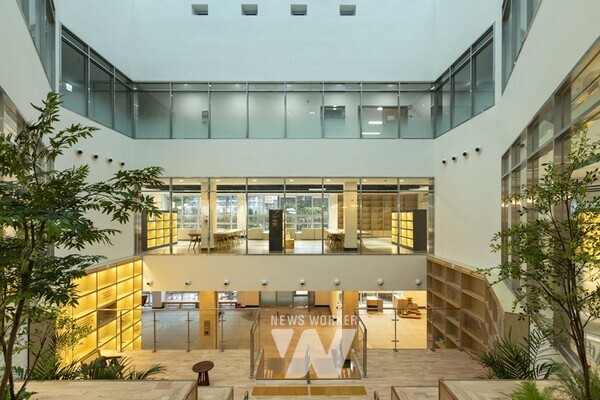 광주시 동구(청장 임택)는 구립도서관인 책정원을 이용하는 주민들의 편의를 높이기 위해 야간 업무 서비스 범위를 확대, 11월부터 시행한다