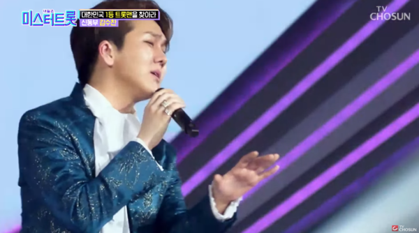 남진의 '나야 나'로 화제를 모았던 가수 김수찬 [사진=TV조선 공식 유튜브]
