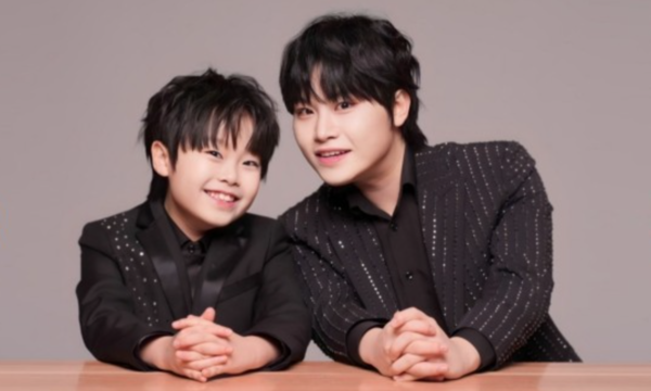 '현역가왕2' 최연소 참가자 황민호(왼쪽)의 팬카페. 형 황민우와 같은 카페를 사용한다. [사진=호우주의보]