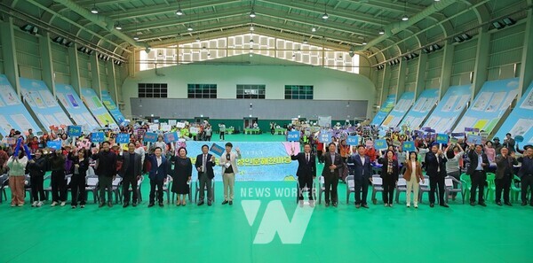 곡성군미래교육재단(이사장 조상래)은 지난 7일 지역 내 29개 마을 문해학습자, 교사, 관계자 등 300여 명이 참석한 가운데 ‘2024년 곡성군 성인문해한마당’을 성황리에 개최했다
