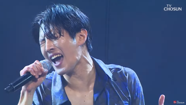 '이름 모를 소녀' 무대에서 물로 몸을 적시고 퍼포먼스를 펼치는 김중연 [사진=TV조선 공식 유튜브]