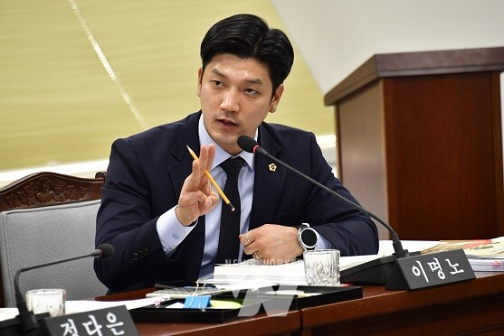 광주시 상수도사업본부 행정감사에서 발언하고 있는 이명노 시의원(서구3)