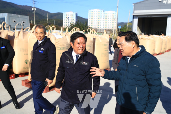 전남 곡성군은 지난달 4일, 산물벼 매입을 시작으로 읍·면별 공공비축미곡과 시장격리곡 포대벼 매입이 한창 진행 중이다.