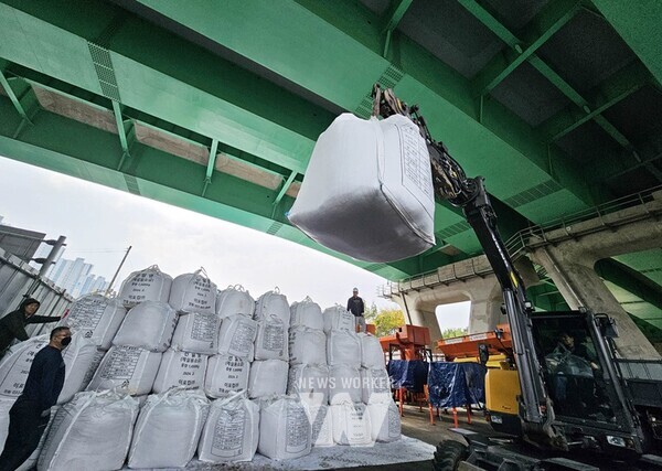 친환경 제설제 하역 작업