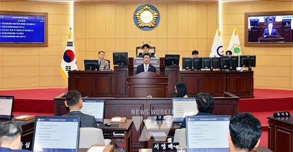 광양시의회는 지난 13일 시의회 본회의장에서 제333회 제2차 정례회 1차 본회의를 개회하고 36일간 진행되는 2024년도 마지막 회기 일정을 본격적으로 시작했다.