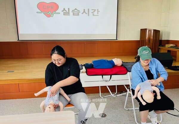 관내 영유아 부모와 임신부를 대상으로 운영한 ‘2024년 행복한 보배섬 엄마모임’ 프로그램이 큰 호응을 얻으며 마무리됐다