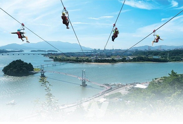 광양시가 섬진강 뱃길복원 및 수상레저 기반조성사업의 일환인 섬진강 망덕포구 공중하강체험시설(이하 짚와이어)의 명칭을 ‘섬진강 별빛 스카이’로 명명했다