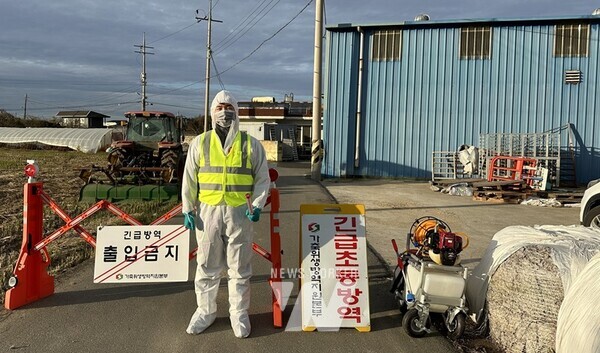 전라남도가 지난 17일 영암 소재 한우농장에서 럼피스킨이 발생함에 따라 확산 차단을 위해 긴급방역 조치를 취하고 확산 차단에 온힘을 기울이고 있다.