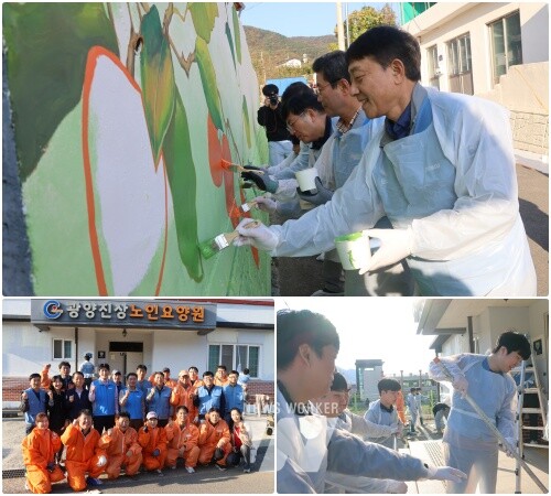 11월 16일 벽화 그리기에 참여한 관계자들(왼쪽부터 광양제철소 이동렬 소장, 광양시 정인화 시장, 포스코플로우 경영문화실 김재만 실장)