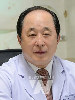 허정 위원장
