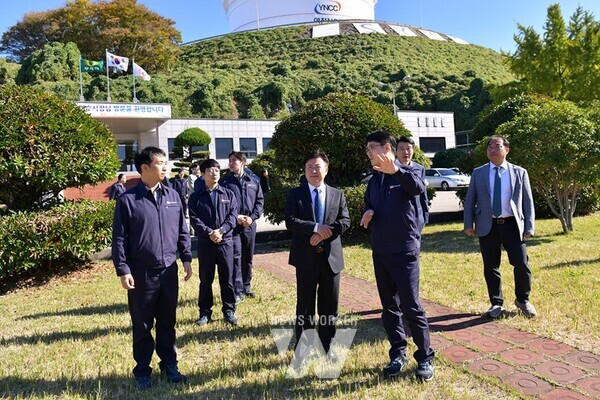 정기명 여수시장이 18일 오전 ㈜E1 여수기지를 방문해 현장 관계자와 소통의 자리를 가졌다.