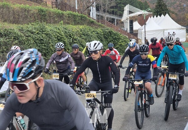 둘째 날인 17일은 16km 구간을 달리는 크로스컨트리 경기가 열렸다