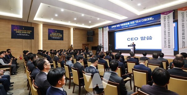 한국전력(대표이사 사장 김동철)은 18일(월) 나주 본사에서 「전력망 확충 역량결집 전사 다짐대회」를 개최했다.