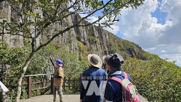 광주시가 야외 교과서인 무등산권 세계지질공원의 가치를 널리 알리기 위해 운영하고 있는 지질공원 동행해설, 지오스쿨 등 교육프로그램이 인기를 끌고 있다.