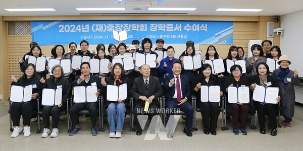 5년 연속 장학사업을 추진 중인 충장장학회(이사장 김백규)가 올해도 광주시 동구에 5천 4백만 원의 장학금을 쾌척했다.