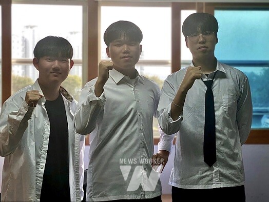 왼쪽부터 정동화, 이승주, 이현우 학생