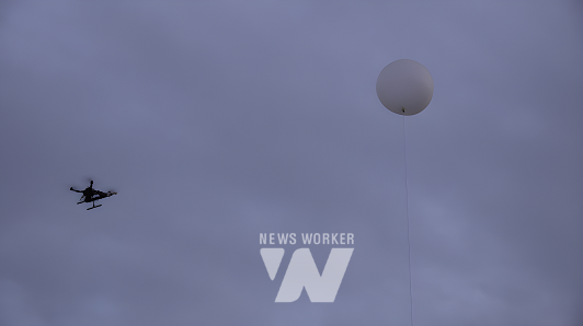 풍선을 포착한 드론