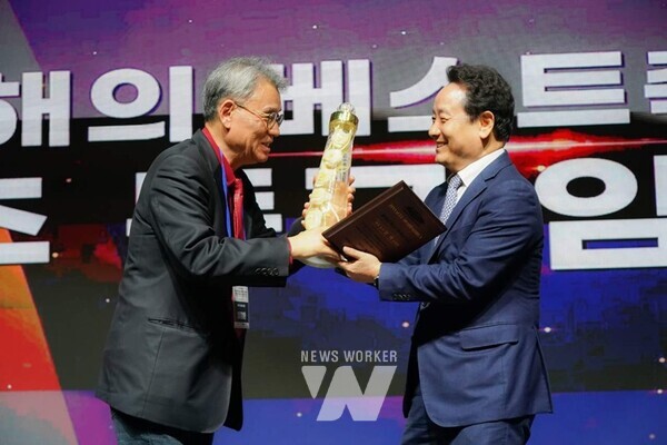 광주시 동구(청장 임택)는 지난 20~21일 충남 금산군 다락원에서 열린 ‘2024 세계축제협회(IFEA World) 한국지부 연차총회 및 제18회 피너클 어워드(Pinnacle Awards) 한국대회’에서 동구가 주민 주도형 프로그램 부분 ‘금상’과 ‘올해의 베스트 축제 리더상’을 수상했다