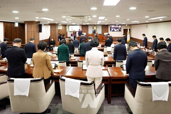 순천시의회(의장 강형구)는 22일 올해 마지막 회기인 제283회 제2차 정례회를 개회하고, 오는 12월 18일까지 27일간의 의정활동을 시작했다.