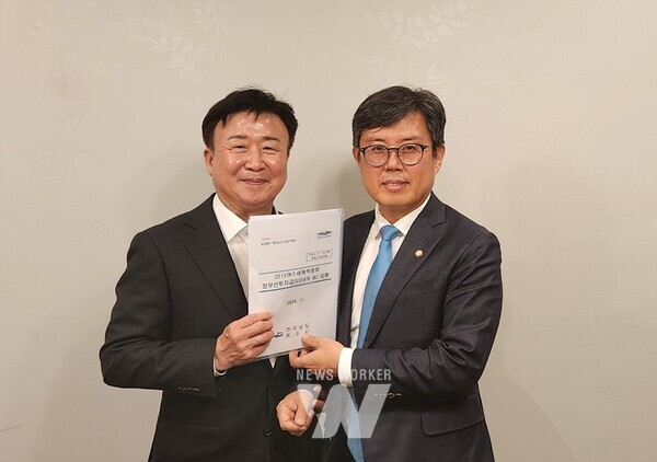 정기명 여수시장이 26일 국회를 방문해 예산결산특별위원회 안도걸 위원을 만나 내년도 국고 건의사업에 대한 적극적인 지원을 요청했다.